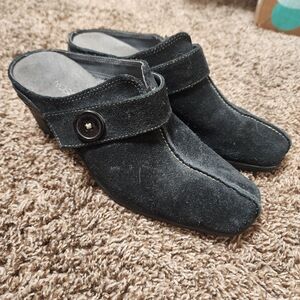 AEROSOLES Black Suede Mules with Button Detail